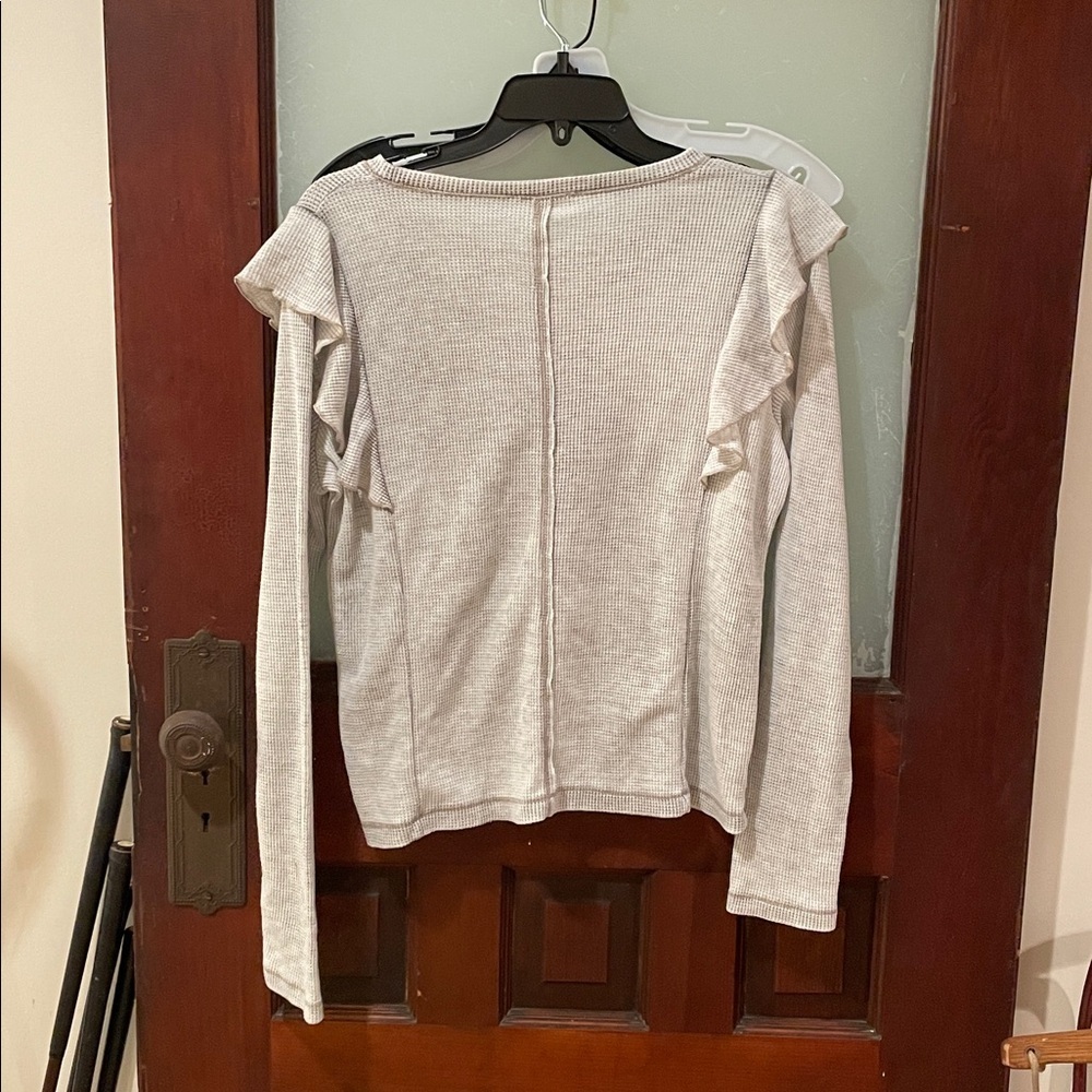 Splendid Light Gray Ruffle Long Sleeve Top - Picture 4 of 4